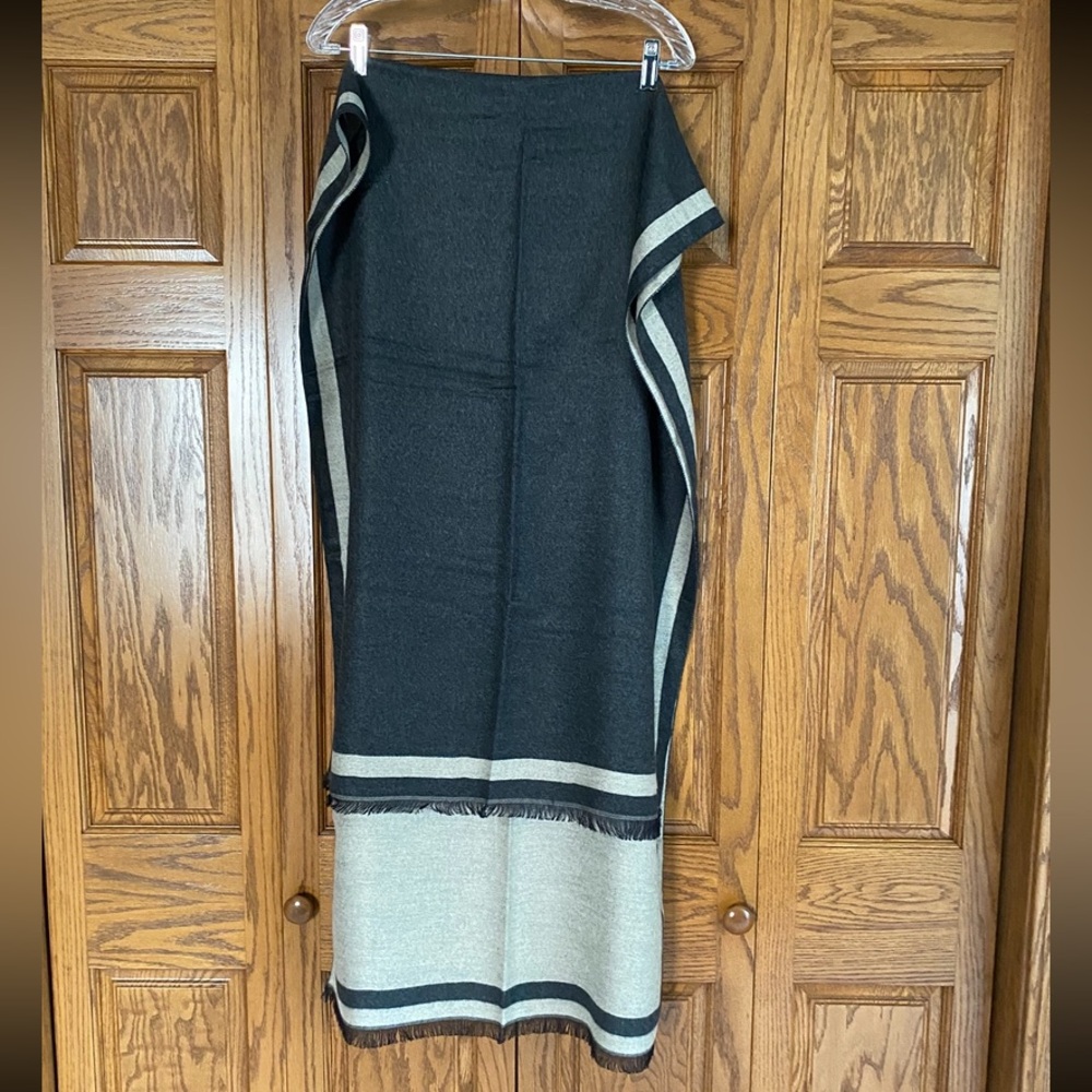 NWOT CASHMERE PASHIMA SHAWL